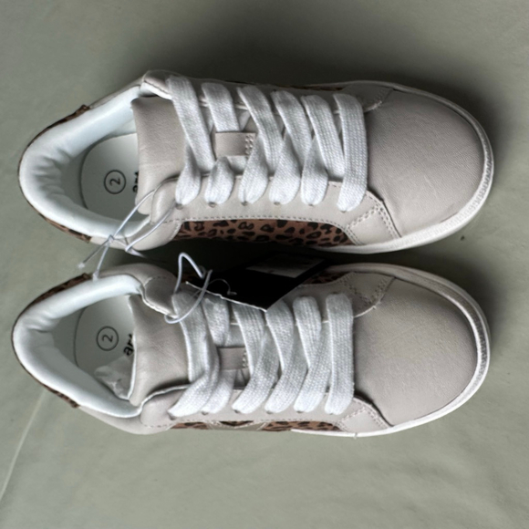 Art Class Kaitlyn Star Court Sneakers Cheetah Leopard Athletic Comfort - Picture 2 of 8